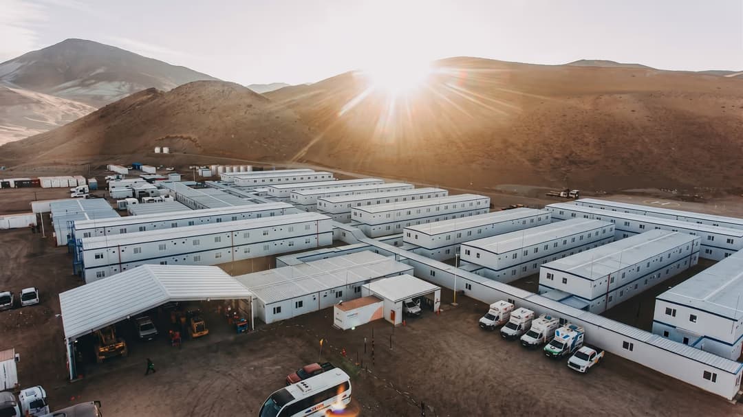 El campamento Batidero de Vicuña, de estructuras modulares en la alta cordillera de San Juan; su ampliación se adjudicó a un consorcio con la santafesina RAFA. Foto: Vicuña