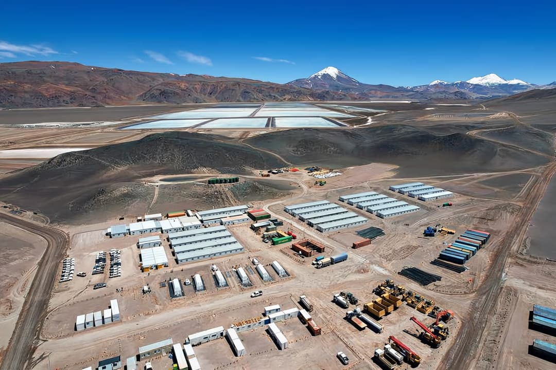Un proyecto de litio de USD 709M en Catamarca abre obra civil, ductos y montaje